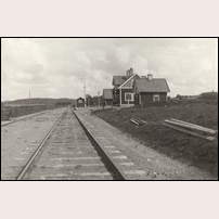 Bomsarvet station troligen på 1910-talet. Bild från Sveriges Järnvägsmuseum. Foto: Okänd. 