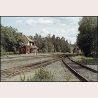 Idkerberget station 1970 (eller 1972, uppgifterna varierar). Bild från Sveriges Järnvägsmuseum. Foto: Okänd. 