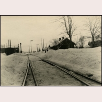 225B Sala invid södra utfarten från Sala station den 29 mars 1924. Bild från Sveriges Järnvägsmuseum. Foto: A. Berglind, Sala. 
