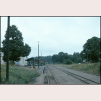 Virserum station i riktning mot Åseda den 31 juli 1979. Foto: Bengt Gustavsson. 