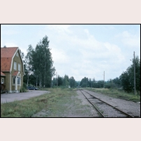 Svanskog station den 15 juli 1988. Där bangården slutar är det också slutet på banan som en gång gick ända till Årjäng.  Foto: Bengt Gustavsson. 