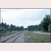Svanskog station den 15 juli 1988. Den numera enda utfarten från Svanskog leder mot Åmål. Foto: Bengt Gustavsson. 