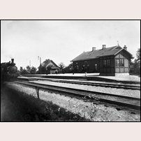 Slågarp station 1911-1912. Bild från Sveriges Järnvägsmuseum. Foto: Okänd. 