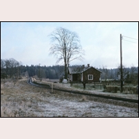 Härsjön station, här reducerad till hållplats, den 18 november 1977. Foto: Bengt Gustavsson. 