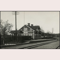 Rö station omkring 1930. Bild från Sveriges Järnvägsmuseum. Foto: Okänd. 
