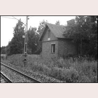 260 Karbo den 25 augusti 1994. Vid fototillfället stod stugan övergiven och förfallen. Några år senare revs den.  Foto: Jöran Johansson. 