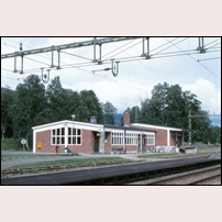 Duved station den 26 juli 1984. Stationshuset är fortfarande i fint originalutförande. Foto: Bengt Gustavsson. 