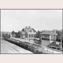Sellnäs station omkring 1920. Bild från Sveriges Järnvägsmuseum. Foto: Okänd. 