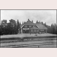 Håksberg station på 1920-talet. Bild från Sveriges Järnvägsmuseum. Foto: Okänd. 
