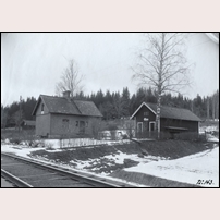 250 Skeppmora på 1910-talet. Bild från Sveriges Järnvägsmuseum som kallar stugan Västanfors. Foto: Okänd. 