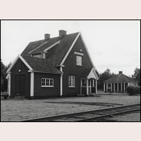 Galtåsen station den 1 september 1960, som var den dag då järnvägen lades ned. Bild från Sveriges Järnvägsmuseum. Foto: Okänd. 