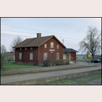 Vintrosa hållplats, f.d. station, i maj 1969. Bilden är tagen vid Örebro Banregions dokumentation av järnvägsstationer och finns nu i Sveriges Järnvägsmuseum. Foto: Okänd. 