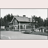 Skebobruk station den 12 september 1916 (eller 1906-09-12, museet anger olika datum). Bild från Sveriges Järnvägsmuseum. Foto: Okänd. 