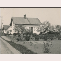 402 Nyby södra på 1920-talet. I bakgrunden syns 403 Nyby norra. Bild från Sveriges Järnvägsmuseum. Foto: Okänd. 