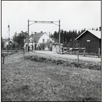 419 Skogaby skymtar till höger på den här bilden från 1957. Bild från Sveriges Järnvägsmuseum. Foto: Okänd. 