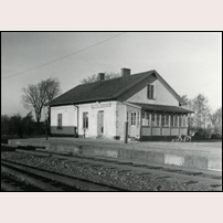 Skytts Tommarp station 1960, dvs nedläggningsåret. Bild från Sveriges Järnvägsmuseum. Foto: Okänd. 