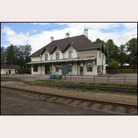 Smedjebacken station den 31 juli 2017, ett av de vackraste och mest välbehållna stationshusen i landet.  Foto: Olle Thåström. 