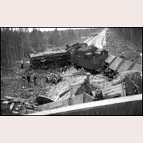 Olycksplatsen invid Abmoälven den 27 juni 1935, där förödelsen tydligt framgår. Foto: Okänd. 