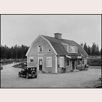 Enånger station den 16 augusti 1933. Bild från Sveriges Järnvägsmuseum. Foto: T. Hallenius. 