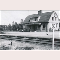 Njutånger station 1943. Bild från Sveriges Järnvägsmuseum. Foto: Okänd. 
