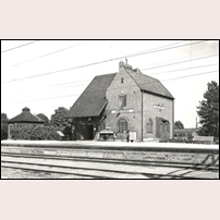 Norrvidinge station 1952. Bilden finns även utgiven som vykort på O. Lilljeqvists Konstförlag. Foto: Okänd. 