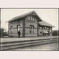 Eldsberga station den 28 augusti 1916, före ombyggnad. Bild från Järnvägsmuseet. Foto: Okänd. 