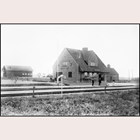 Enstaberga station omkring 1920. Bild från Järnvägsmuseet. Foto: Okänd. 
