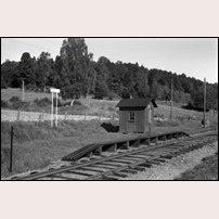 Plate hållplats 1965. Det är snålt med grus på banan. Bild från Järnvägsmuseet. Foto: Okänd. 