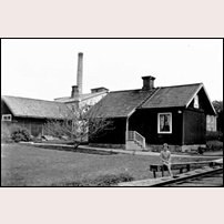 704 Freluga på en bild som gissningsvis är tagen på 1950-talet. Den är hämtad från Föreningen Dala - Hälsinglands järnvägs webbsida. Foto: Okänd. 