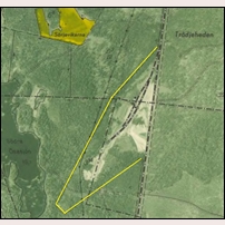 Trödje enligt ekonomiska kartan 1954. Den gula linjen visar fastighetsgränsen för grusgropsområdet.