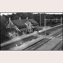 Rosersberg station i september 1934. Bild från Järnvägsmuseet. Foto: Okänd. 