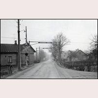 Lomma lastplats, hus 9 omkring 1957. Fotot är taget i nordvästlig riktning. Bild från Järnvägsmuseet. Foto: Okänd. 
