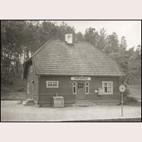Hårsbäck station i maj 1959. Bild från Järnvägsmuseet. Foto: Okänd. 