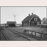 Eneboga station den 15 juni 1933. Bild från Järnvägsmuseet.  Foto: T. Hallenius. 