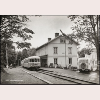 Hjo station omkring 1960. Bild från Järnvägsmuseet. Foto: Okänd. 