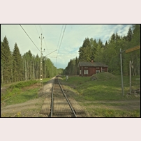 105 Södra Ställberg nr 2 den 17 maj 2018. Bilden är tagen vid samma tillfälle som föregående bild och är behandlad för att stugan skall framträda bättre. Foto: Rasmus Axelsson. 