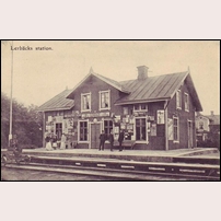 Lerbäck station troligen mellan 1900 och 1910. Bild från Järnvägsmuseet. Foto: Okänd. 