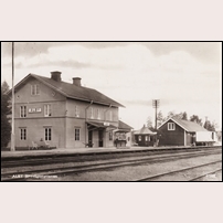 Alby station före 1936 (det år då järnvägen elektrifierades här förbi). Bild från Järnvägsmuseet. Foto: Okänd. 
