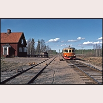Vaikijaur station den 9 maj 1975. Notera den primitiva "plattformen". Foto: Per Niklasson. 