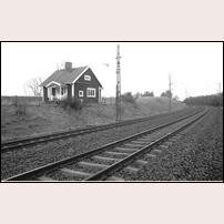 Valtorp station, hus 9 okänt år. Bild från Falköpings museum som kallar huset för "banvaktsstuga inför rivning". Foto: Okänd. 