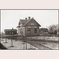 Tumleberg station omkring 1920. Bild från Järnvägsmuseet.  Foto: Carl Johan Rylander. 
