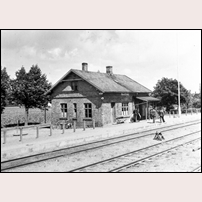 Vallby station före 1956. Bild från Järnvägsmuseet. Foto: Okänd. 