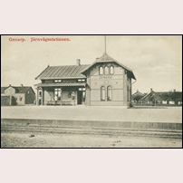 Genarp station före 1909 då byggnaden förlängdes. Okänt vykort från Järnvägsmuseet. Foto: Okänd. 