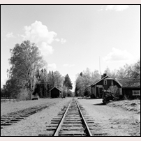 Kavlås station från norr 1956. Bild från Svenska Motorvagnsklubbens arkiv. Foto: Bertil Johansson. 