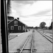 Fridene station den 27 juli 1951. Bild från Svenska Motorvagnsklubbens arkiv. Foto: Bertil Johansson. 