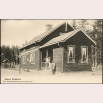 Mark station 1902. Vykort från John Fröbergs Konstförlag, Finspång på bild från Järnvägsmuseet. Foto: Okänd. 