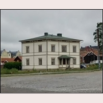 Hudiksvall gamla station enligt Google streetview 2020. Bilden tagen från sydost.