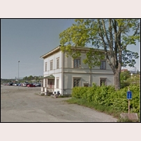 Hudiksvall gamla station enligt Google streetview 2020. Bilden tagen från nordost.