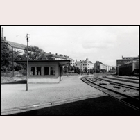 Sundbybergs Norra station med nya stationshuset 1946. Bild från Järnvägsmuseet. Foto: Okänd. 