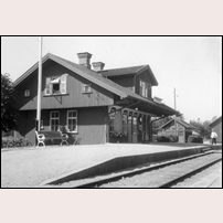 Södra Valbo station under sitt tidigare namn Sveden omkring 1945. Bild från Järnvägsmuseet. Foto: Okänd. 